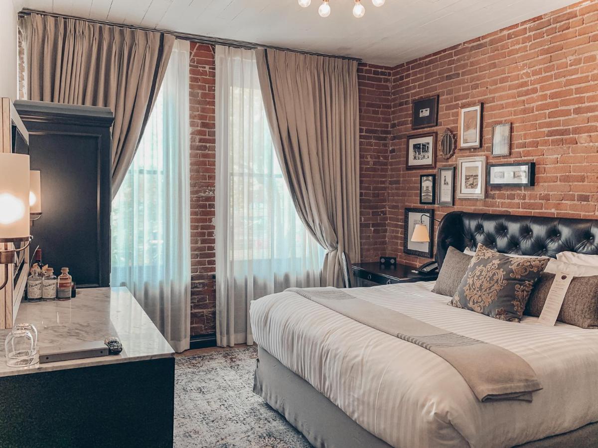 The Charmant Hotel Ла-Кросс Экстерьер фото